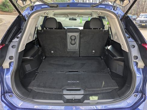 Used 2017 Nissan Rogue SV w/ SV Premium Package image 13
