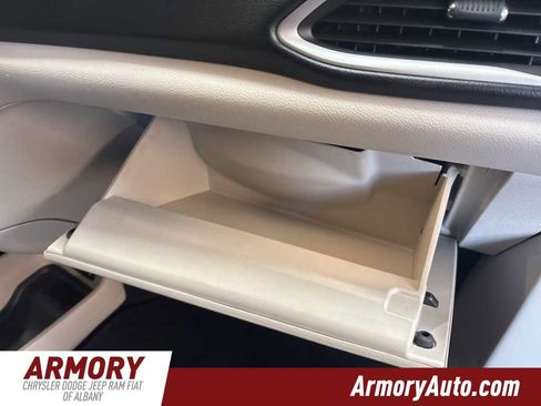 Used 2020 Chrysler Pacifica Touring-L Plus image 44