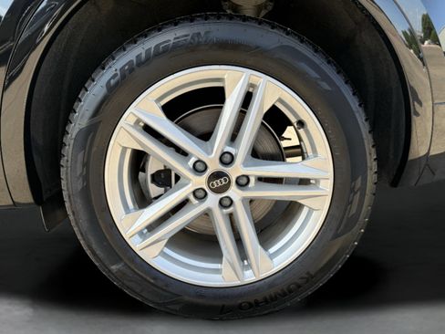 Used 2024 Audi Q5 e Premium w/ Convenience Package image 12