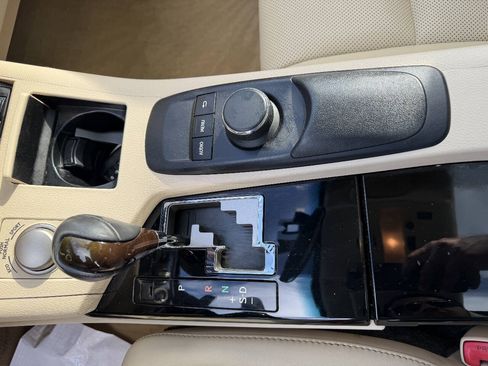 Used 2015 Lexus ES 350 w/ Premium Package FWD image 13