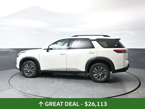 Used 2024 Nissan Pathfinder SV image 11