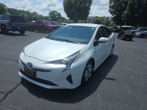 Used 2016 Toyota Prius Two FWD image 4