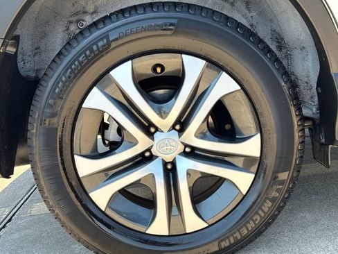 Used 2016 Toyota RAV4 LE FWD image 27