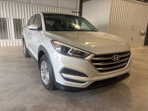 Used 2018 Hyundai Tucson SE image 2