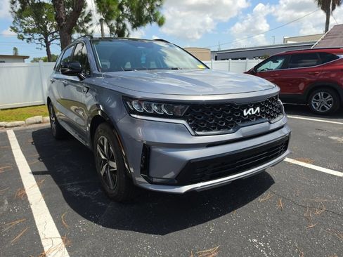 Used 2022 Kia Sorento S w/ Panoramic Sunroof Package FWD image 3