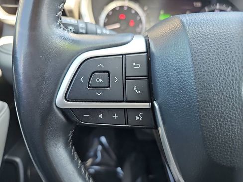 Used 2023 Toyota Highlander XLE FWD image 11