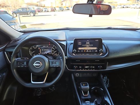 Used 2023 Nissan Rogue SV image 14