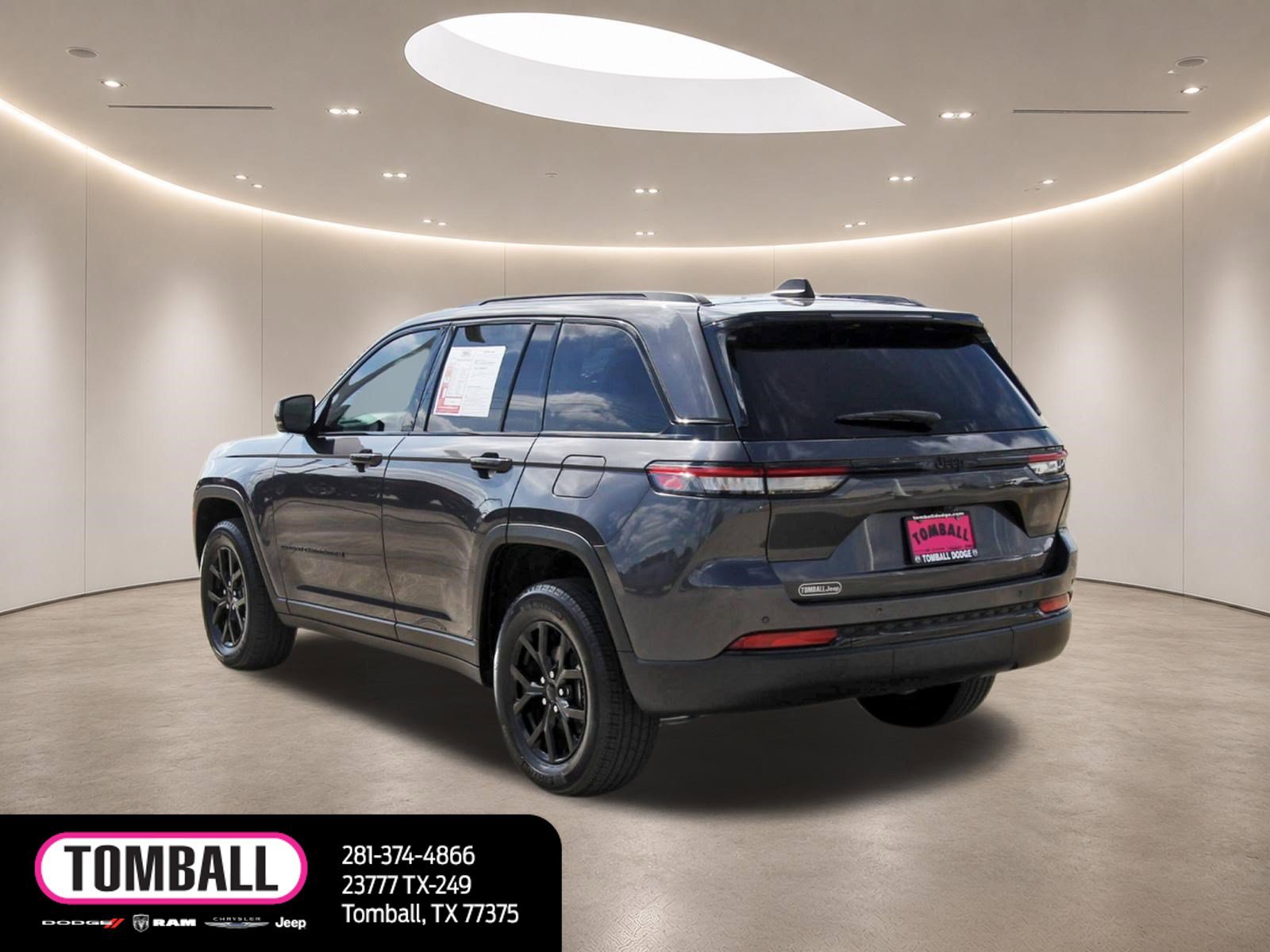 Used 2024 Jeep Grand Cherokee Altitude RWD image 5