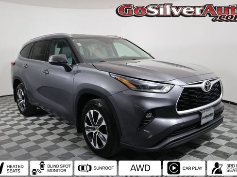 Used 2021 Toyota Highlander XLE AWD/4WD image 1