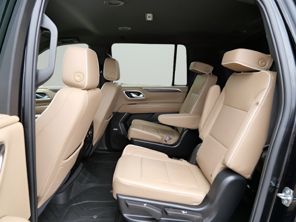 Used 2022 Chevrolet Suburban Premier AWD/4WD image 17