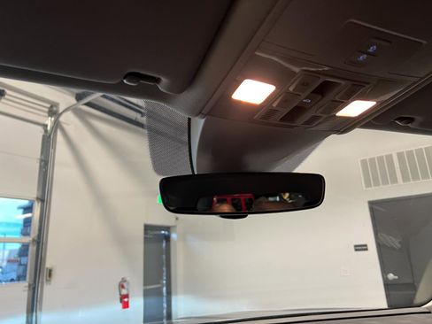 Used 2018 Volkswagen Atlas SEL w/ R-Line Package image 23