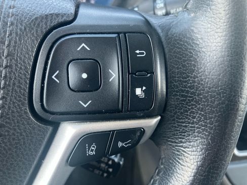 Used 2020 Toyota Sienna XLE FWD image 18