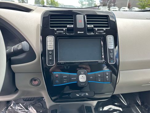 Used 2016 Nissan Leaf SV FWD image 23
