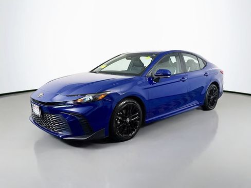 Used 2025 Toyota Camry SE FWD image 2