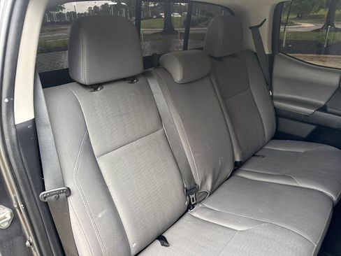 Used 2019 Toyota Tacoma SR5 RWD image 33