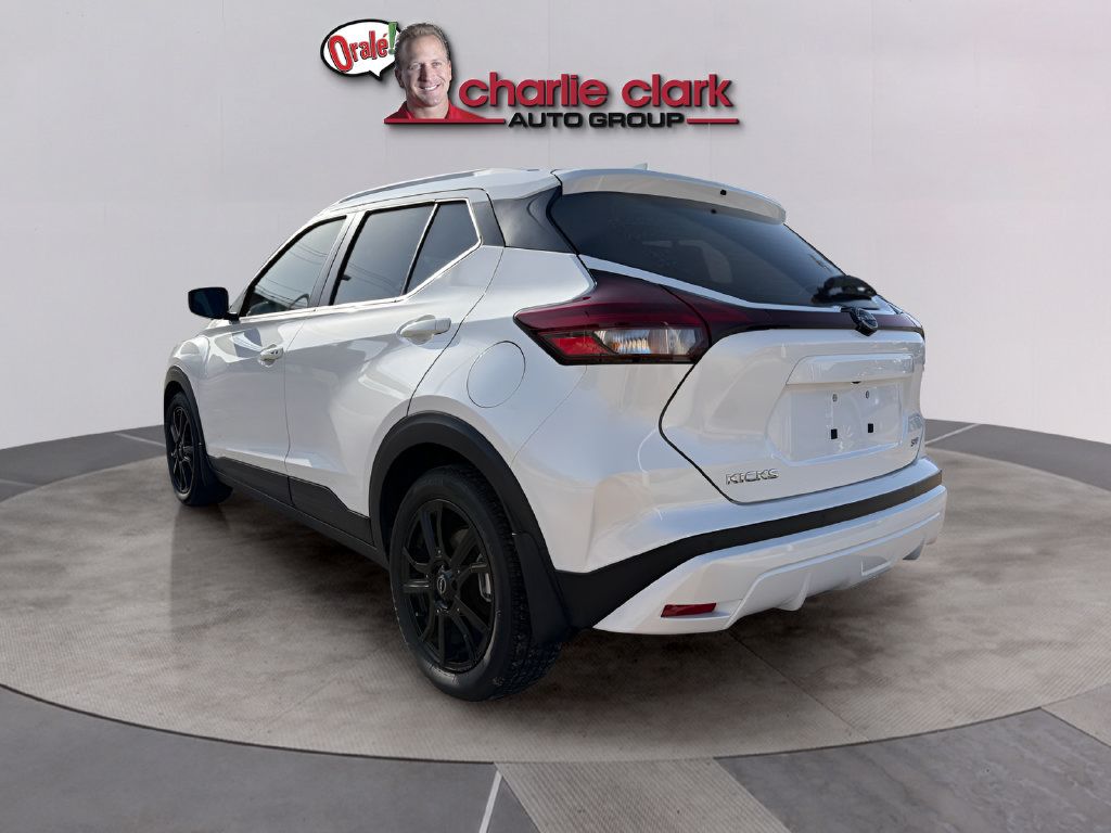 Used 2023 Nissan Kicks SV FWD image 3