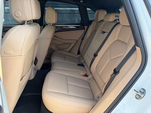 Certified 2026 Porsche Macan image 19