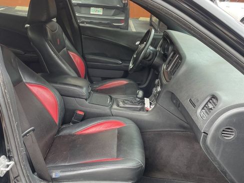 Used 2018 Dodge Charger SXT w/ Blacktop Package RWD image 6