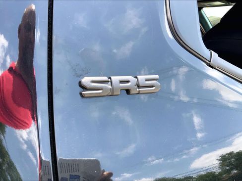 Used 2025 Toyota Tacoma SR5 AWD/4WD image 10
