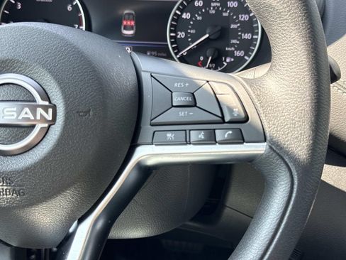 Used 2025 Nissan Sentra SV FWD image 9