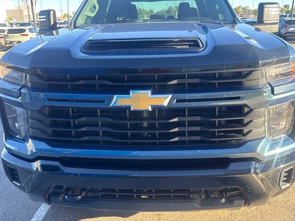Used 2024 Chevrolet Silverado 2500 Custom w/ Custom Value Package RWD image 3