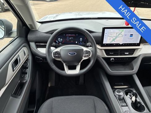 Used 2025 Ford Explorer Active AWD/4WD image 13