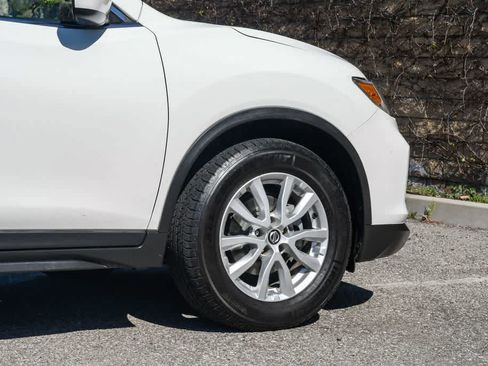 Used 2019 Nissan Rogue SV image 11