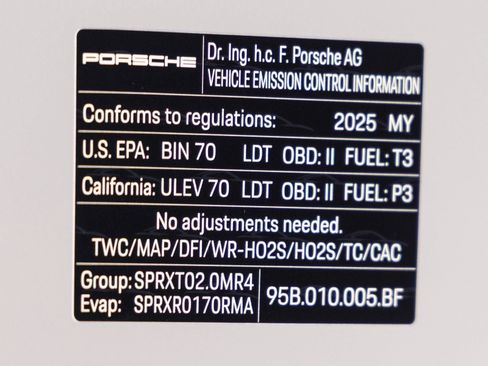 Certified 2025 Porsche Macan Base image 36