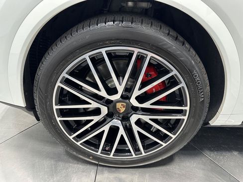 Used 2025 Porsche Cayenne S AWD/4WD image 11