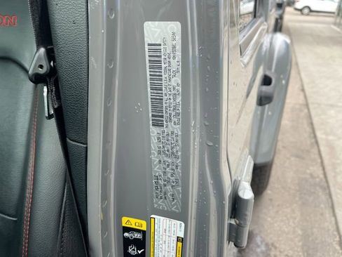 Used 2020 Jeep Gladiator Rubicon AWD/4WD image 32