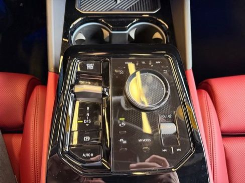 Used 2025 BMW 530i xDrive w/ Premium Package image 20