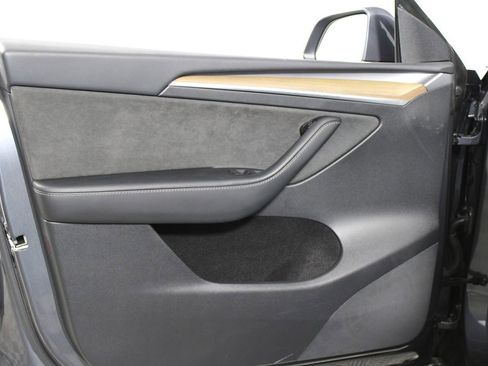 Used 2023 Tesla Model Y Performance image 5