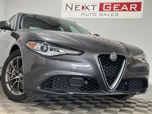 Used 2017 Alfa Romeo Giulia Base AWD image 3