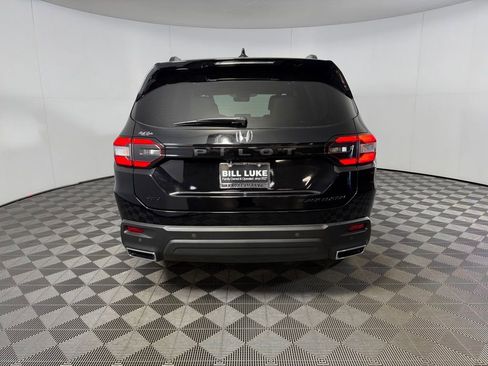 Used 2025 Honda Pilot Black Edition image 8