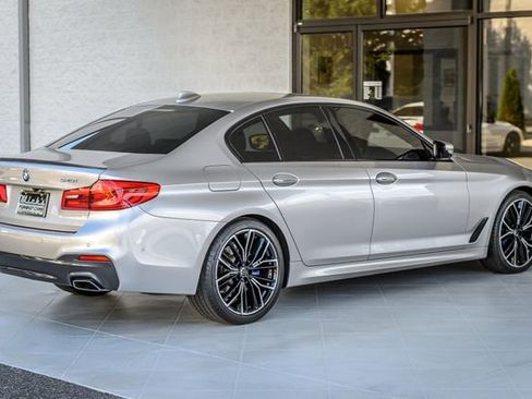 Used 2018 BMW 540i w/ M Sport Package RWD image 9