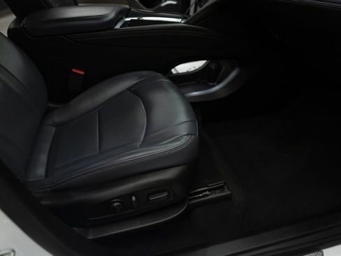 Used 2022 Buick Enclave Essence image 10