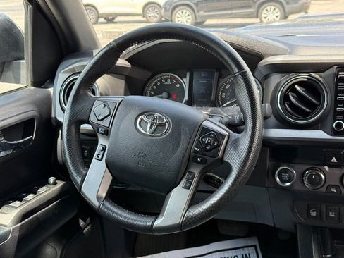 Used 2020 Toyota Tacoma TRD Sport w/ Technology Package AWD/4WD image 18