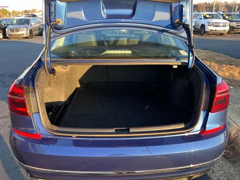 Used 2017 Volkswagen Passat 1.8T R-Line image 9