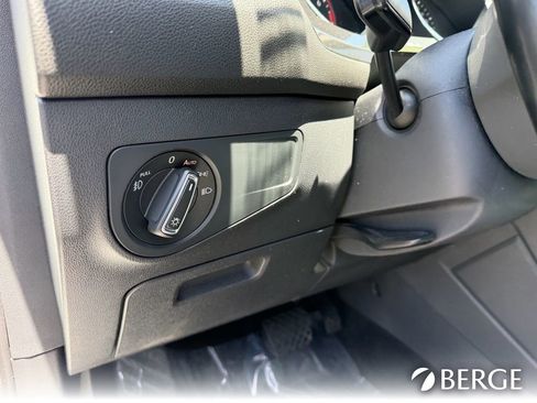 Used 2018 Volkswagen Tiguan SEL FWD image 28