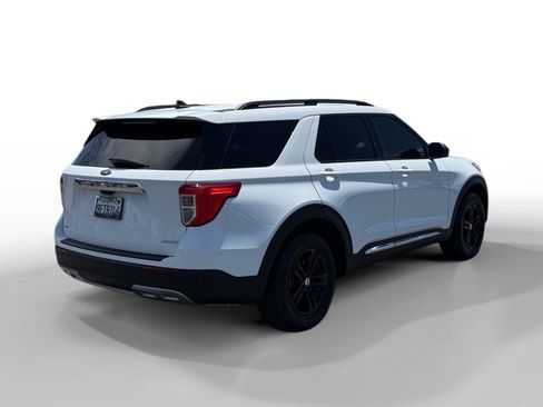 Used 2023 Ford Explorer XLT w/ Equipment Group 202A AWD/4WD image 5