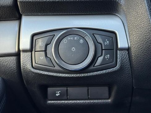 Used 2017 Ford Explorer XLT FWD image 22