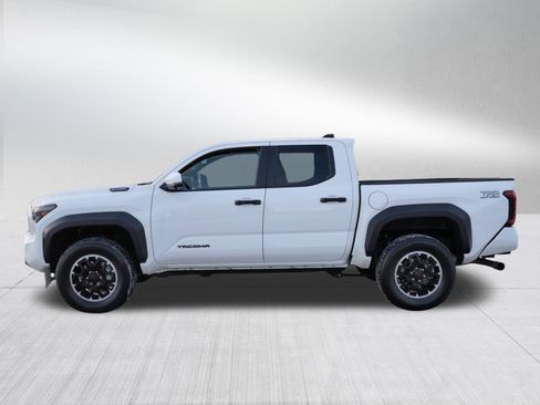 Used 2024 Toyota Tacoma TRD Off-Road image 4