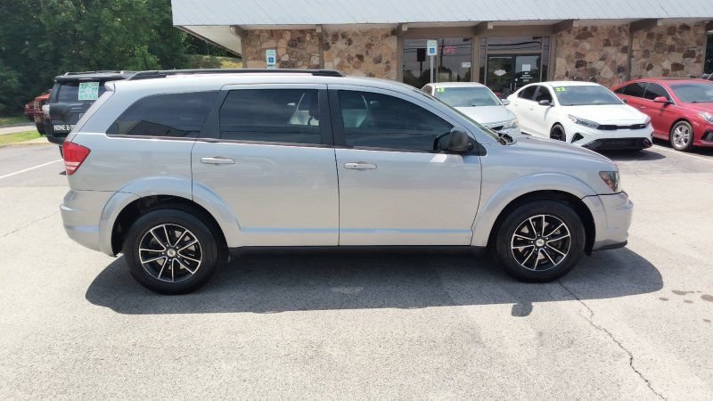 Used 2018 Dodge Journey SE w/ Blacktop Package FWD image 6