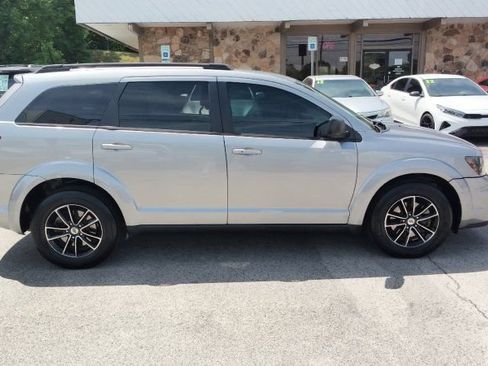 Used 2018 Dodge Journey SE w/ Blacktop Package FWD image 6