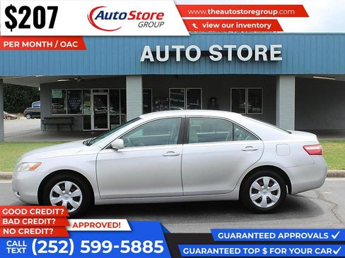 Used 2009 Toyota Camry SE FWD image 1