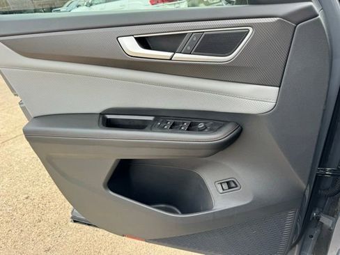 Used 2024 Volkswagen Atlas Peak Edition SE AWD/4WD image 19