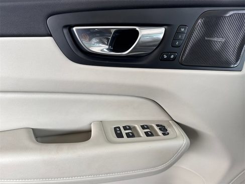 Certified 2023 Volvo XC60 B5 Plus w/ Climate Package image 10