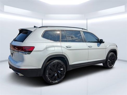 New 2026 Volkswagen Atlas SE image 3