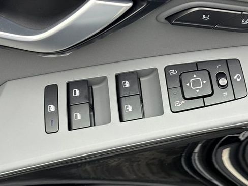 New 2026 Kia Niro SX image 13