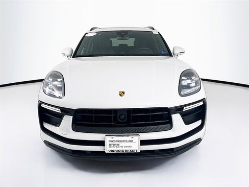 Certified 2025 Porsche Macan image 5
